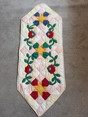 Vintage Handmade Floral Appliqué Quilted Table Runner